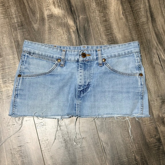 Wrangler Dresses & Skirts - Wrangler Denim Mini Skirt Light Wash Raw Hem Western Jean Skirt Blue vintage